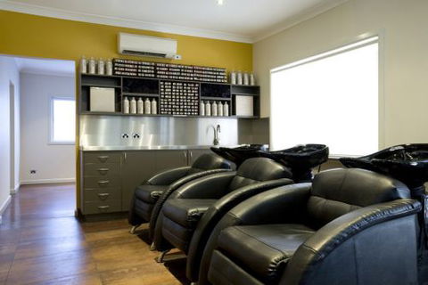 Studio 2095 - Hairdresser Find 4