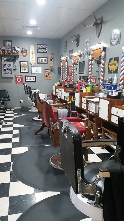 Roll 'N' Dice Barber Shop - Hairdresser Find 0