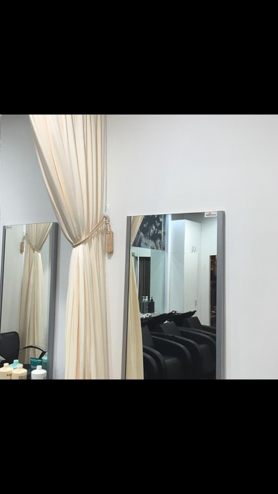 Lux Hair - Hairdresser Find 7