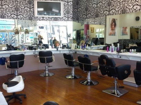 Daxas Hair And Beauty Salon - Hairdresser Find 1