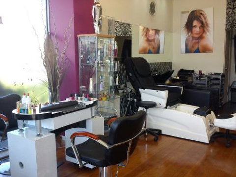Daxas Hair And Beauty Salon - Hairdresser Find 3
