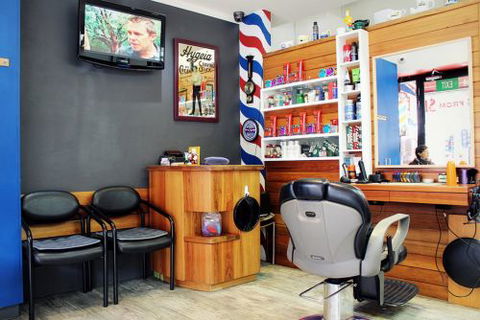 Edward Scissorhands Barber Shop - Hairdresser Find 2