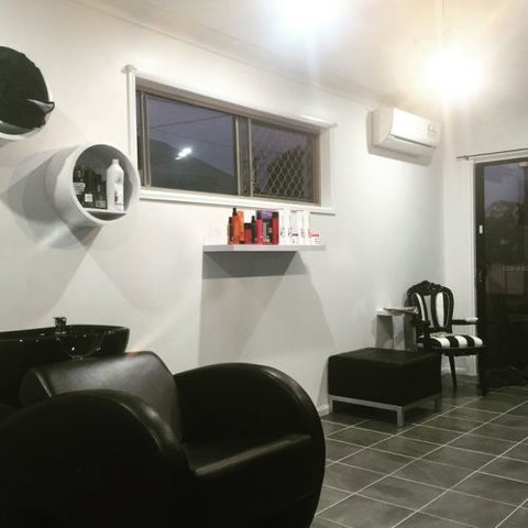 Kurl Up & Dye - Hairdresser Find 0