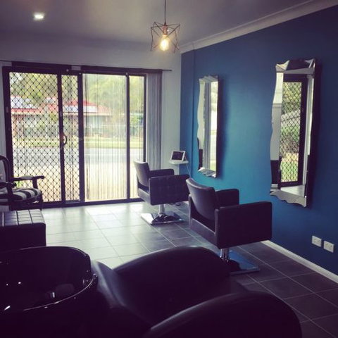 Kurl Up & Dye - Hairdresser Find 1